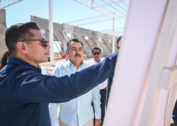 ALCALDE JAVIER LAMARQUE SUPERVISA PRIMERA NAVE DE SKYBRIDGE