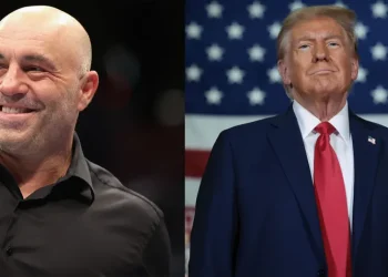 Trump deja a simpatizantes esperando por tres horas en el frío por grabar el podcast de Joe Rogan; muchos se fueron