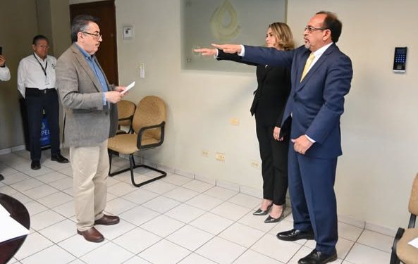 TOMA PROTESTA JAVIER LAMARQUE A NUEVO DIRECTOR TÉCNICO Y DIRECTORA JURÍDICA DEL OOMAPASC