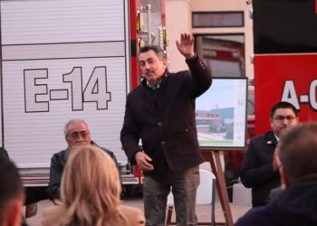 PRESIDENTE LAMARQUE ENTREGA REMODELACIÓN Y VEHÍCULOS A DEPARTAMENTO DE BOMBEROS