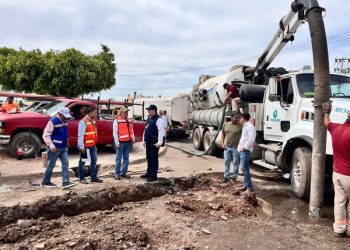 ALCALDE DE CAJEME SUPERVISA TRABAJOS DE DRENAJE EN VILLA BONITA