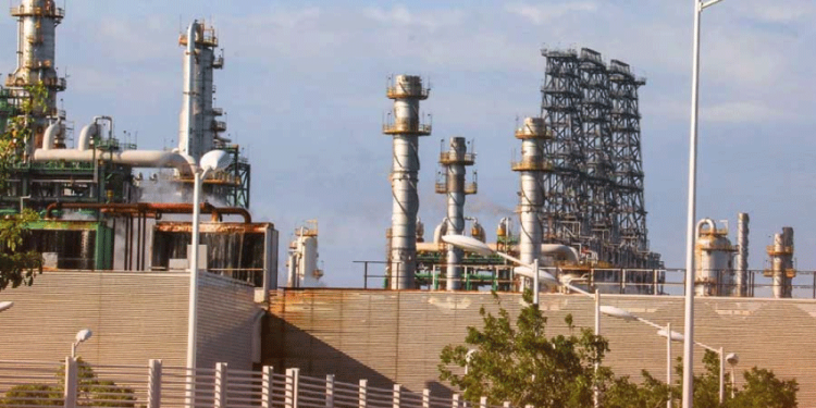 Astronautas varados podrían regresar con cápsula de SpaceX