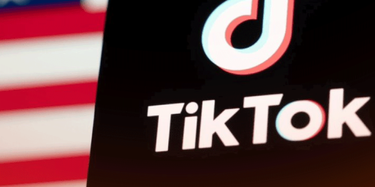 Bolsas, petróleo y dólar caen por los aranceles de Donald Trump