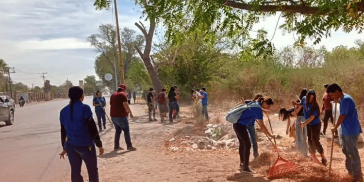 Jóvenes dan “manita de gato” a la Calzada Antonio Valdez Herrera, en Cócorit