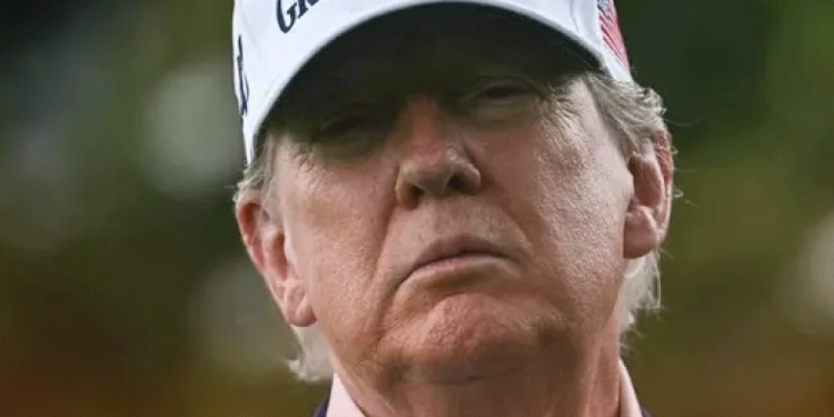 Hospitalizan de emergencia a Kristi Noem, secretaria de Seguridad de EU