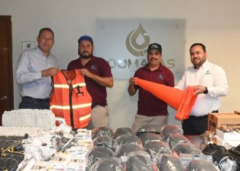 RECIBE EQUIPAMIENTO LABORAL PERSONAL DE OOMAPAS DE CAJEME