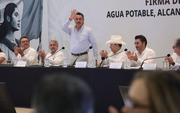 ACOMPAÑA JAVIER LAMARQUE A FIRMA DEL CONVENIO DE AGUA POTABLE