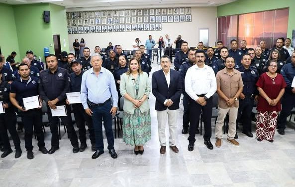 Presidente Javier Lamarque reconoció a más de 100 elementos de la Policía Municipal