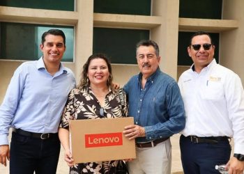 ENTREGAN COMPUTADORAS PORTATILES A DOCENTES DE CAJEME