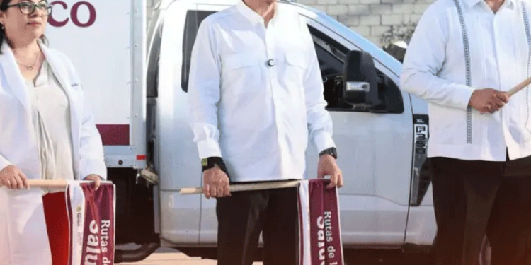 Integrante de Los Tigres del Norte sufre caída en pleno concierto