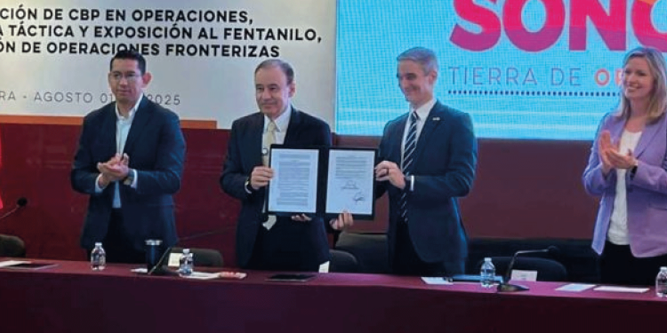 Gobernador Durazo firma decreto para crear unidad especializada en seguridad en frontera entre Sonora y Arizona