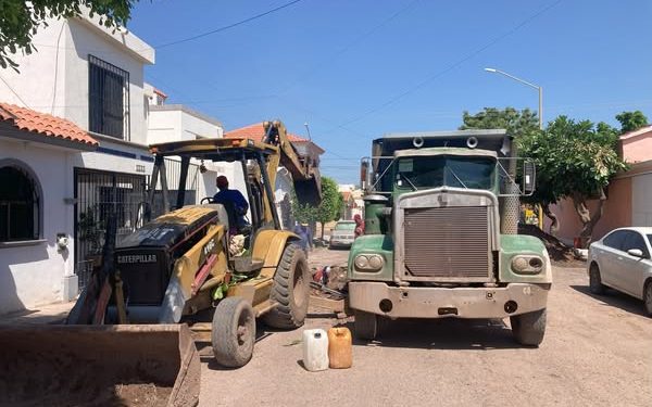 OOMAPASC REALIZA REPARACIONES EN COL. VILLA CALIFORNIA