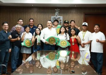 PRESIDENTE LAMARQUE SE REUNE CON DESTACADOS BOXEADORES