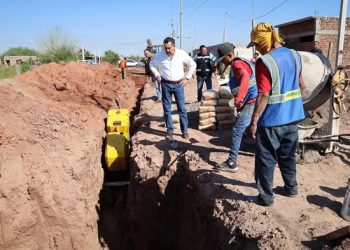 El presidente municipal Javier Lamarque supervisó los avances en las obras de introducción de red de agua potable