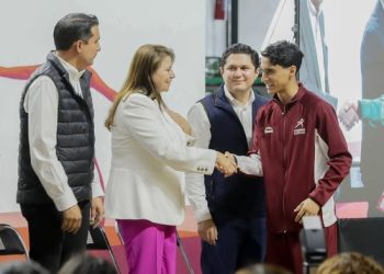 DIPUTADA VICKY ESPINOZA ACOMPAÑA EN ENTREGA DE APOYOS DEPORTIVOS