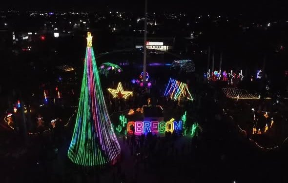 CAJEME INICIA TEMPORADA NAVIDEÑA, CON EL ENCENDIDO DEL ÁRBOL