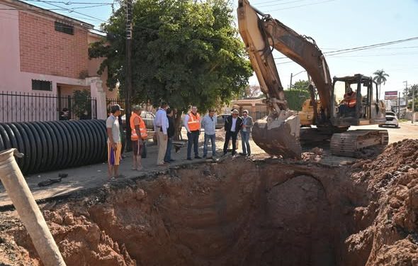 REPARA OOMAPAS DE CAJEME HUNDIMIENTO EN CALLE MICHOACAN E HIDALGO