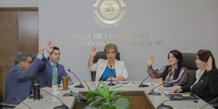 Modifican en comisión leyes de ingresos de los municipios de Bacoachi y Huachinera
