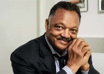 Trump lanza advertencias a Irán y a Cuba