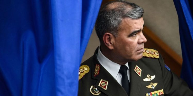 CRISIS EN VENEZUELA: DESTITUYEN A MINISTRO DE DEFENSA