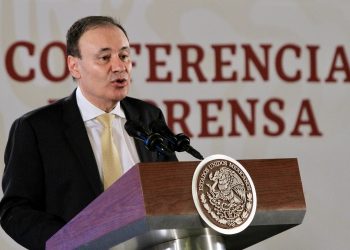 DURAZO RECONOCE A AGENTES DE LA AMIC POR SU LABOR EN SEGURIDAD EN SONORA