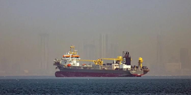 SE REACTIVA EL ESTRECHO DE ORMUZ TRAS TENSIÓN GLOBAL; TRUMP CONFÍA EN UN ACUERDO