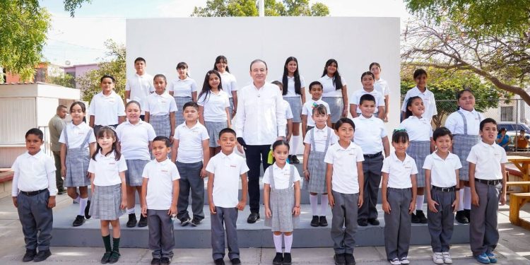 DURAZO DESTINA CIFRA RÉCORD A UNIFORMES ESCOLARES EN SONORA