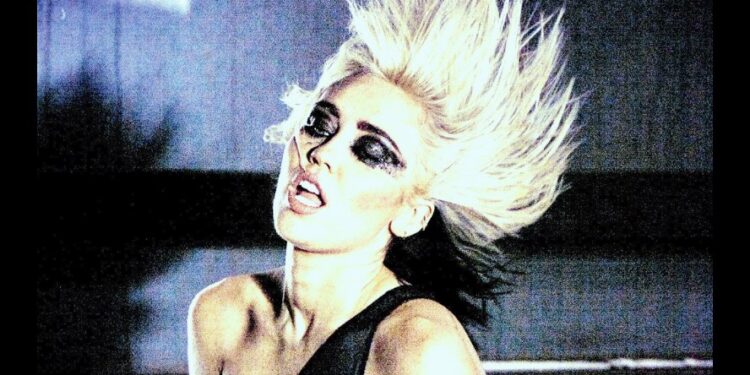 Miley Cyrus publica su primer álbum en vivo, Attention: Miley Live