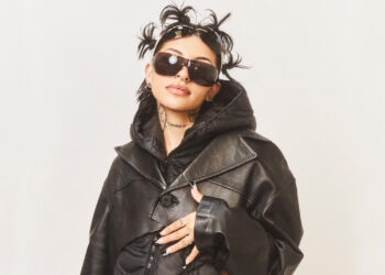 En su nuevo disco, Cazzu pone las reglas del nuevo “romantiqueo”