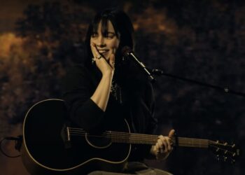 Billie Eilish debutó en vivo ‘TV’, una nueva canción en la que hace alusión al juicio Depp vs Heard
