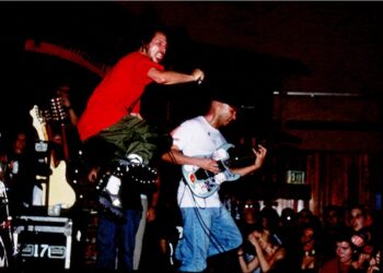 Mira a Rage Against the Machine interpretar ‘War Within a Breath’ en 1999