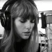 Taylor Swift está obsesionada por la soledad en ‘Carolina’, su nueva canción