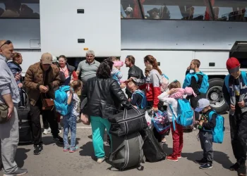 Polonia: detuvieron a diez pederastas británicos que ofrecían “ayuda humanitaria” a refugiados ucranianos