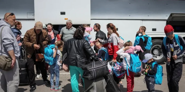 Polonia: detuvieron a diez pederastas británicos que ofrecían “ayuda humanitaria” a refugiados ucranianos