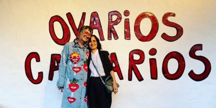Julieta Venegas «camina sola» por Bogotá