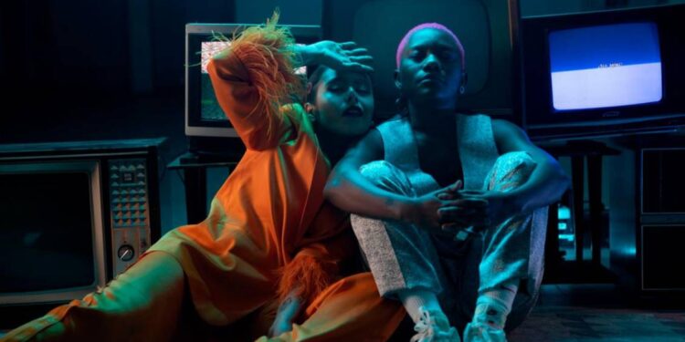 Juliana y Mabiland celebran el amor libre en el videoclip de ‘Pendejada’