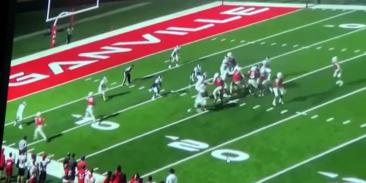 El espectacular no-look pass en un partido de fútbol americano que se volvió viral: “Nadie se lo esperaba, nadie lo hubiera pensado”