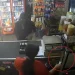 VIDEO |  Empleada de tienda en Colima se defiende de asalto con cuchillo