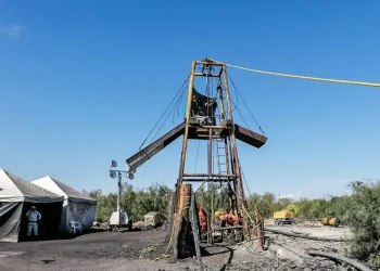 Alistan ingreso de rescatistas a mina en Coahuila; suman 123 mil m³ de agua desalojada