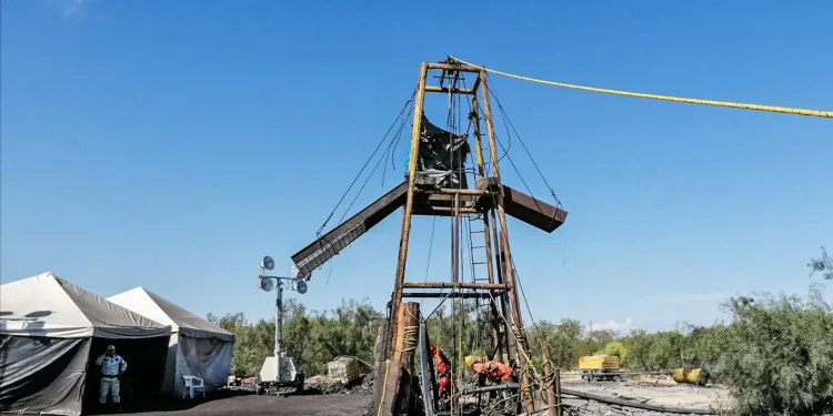 Alistan ingreso de rescatistas a mina en Coahuila; suman 123 mil m³ de agua desalojada