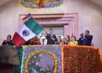 ENCABEZA PRESIDENTE MUNICIPAL JAVIER LAMARQUE CANO CEREMONIA DEL GRITO DE INDEPENDENCIA