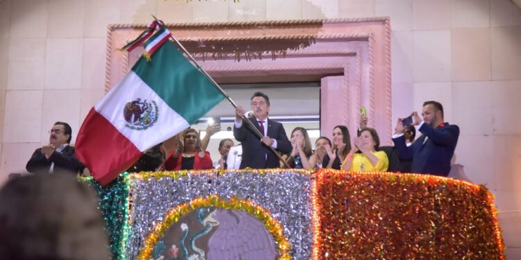 ENCABEZA PRESIDENTE MUNICIPAL JAVIER LAMARQUE CANO CEREMONIA DEL GRITO DE INDEPENDENCIA