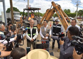 ARRANCA PAVIMENTACIÓN DE CRUCERO EN KINO Y 200