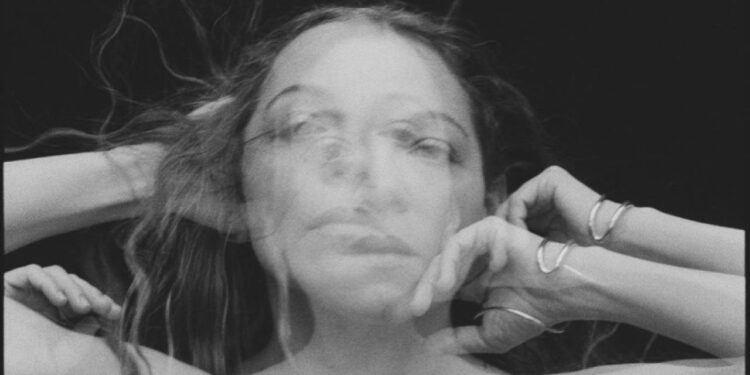 Natalia Lafourcade describe al amor en ‘Mi manera de querer’