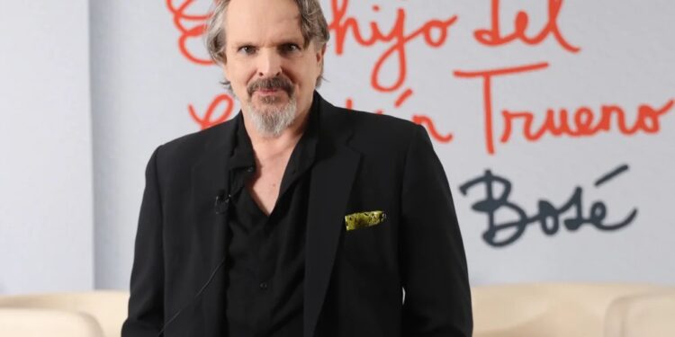 Miguel Bosé fue hospitalizado en México