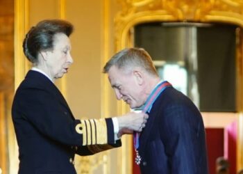 La Corona británica otorga a Daniel Craig las mismas condecoraciones que tiene el agente 007