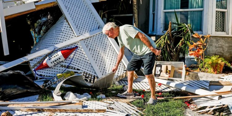 Advierten en Florida por caimanes, serpientes y osos en zonas urbanas tras huracán Ian