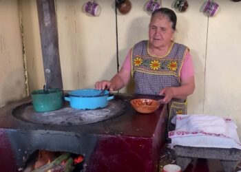 Doña Ángela, la michoacana que supera con su canal “De mi rancho a tu cocina” a chefs como Gordon Ramsey y Martha Stewart