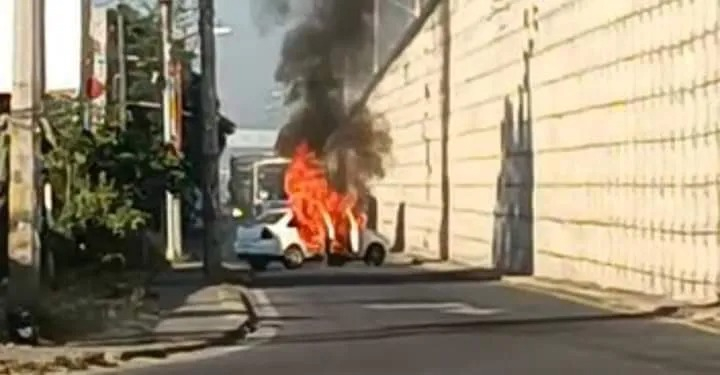 Tercer día de violencia en Guanajuato; matan a policía en emboscada, queman vehículos y bloquean carreteras en Celaya