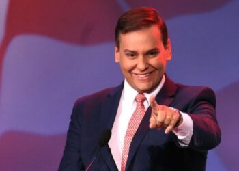 Congresista de Nueva York admitió haberse inventado su currículum para ser elegido